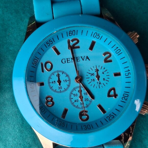 2/15$ Lot of 3 untested colorful watches geneva, fossil - Picture 3 of 5